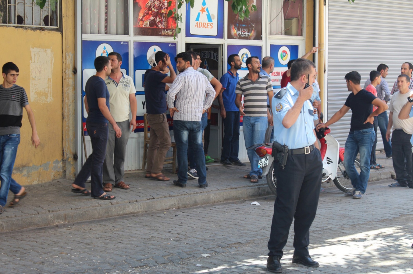 Sözlü tartışma silahlı mahalle kavgasına dönüştü: 4 yaralı
